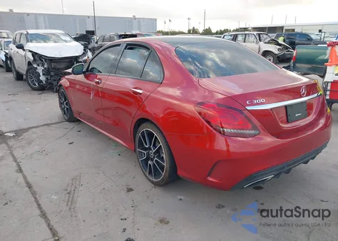 2019 Mercedes-Benz C 300 z USA, uszkodzony, nr VIN 55SWF8DB7KU284166